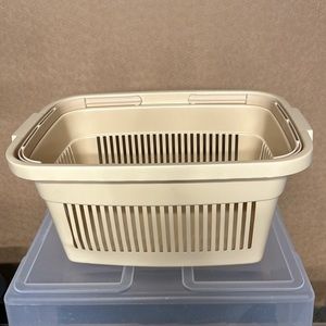 Vintage Rubbermaid Laundry Shopping Basket with Handles #2686 Almond Beige EUC!